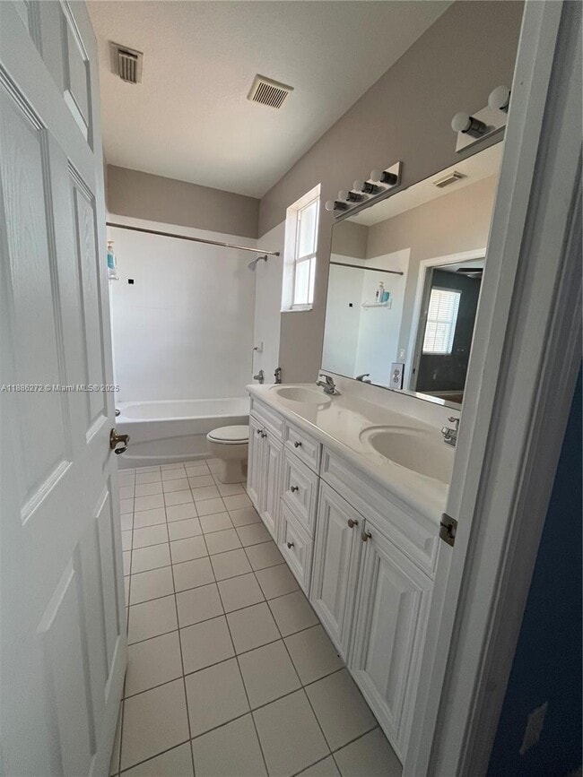 Building Photo - 9140 SW 153rd Ave