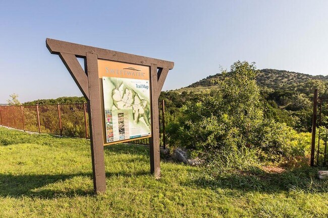 Building Photo - 6313 Empresa Dr