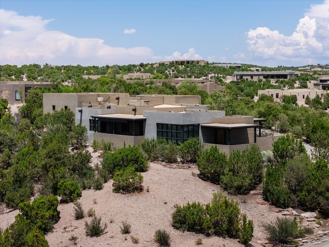 Building Photo - 875 Camino Francisca
