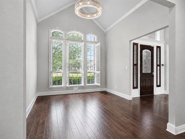 Building Photo - 1210 Forest Hills Dr