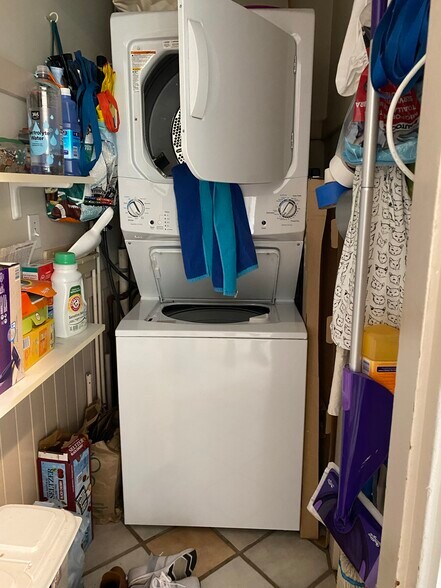 Building Photo - 32 Russell St