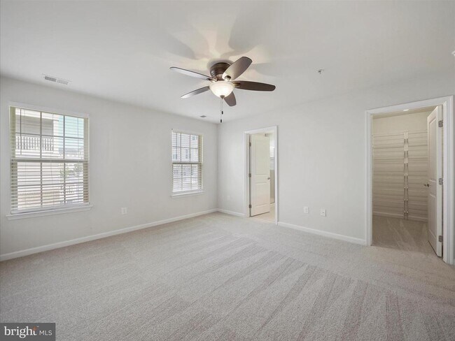 Building Photo - 5904 Leben Dr