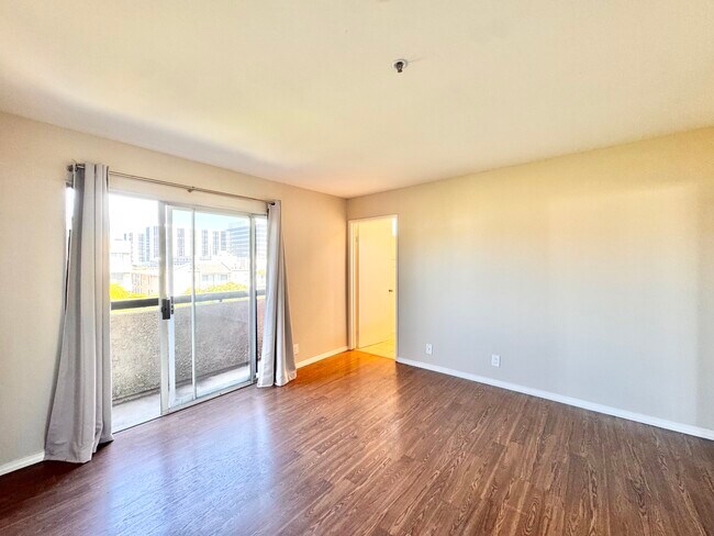 Building Photo - 8722 Burton Way