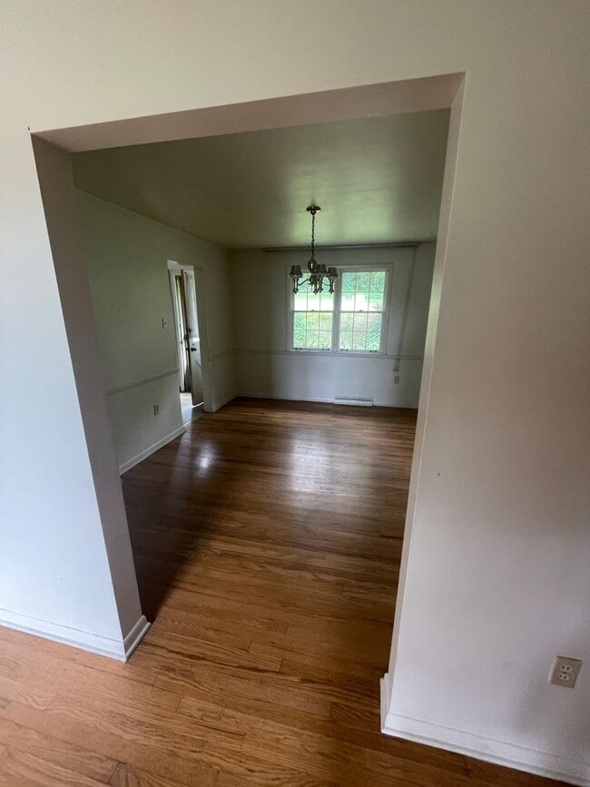 Building Photo - 3BR Ranch House for Rent in Upper St. Clai...