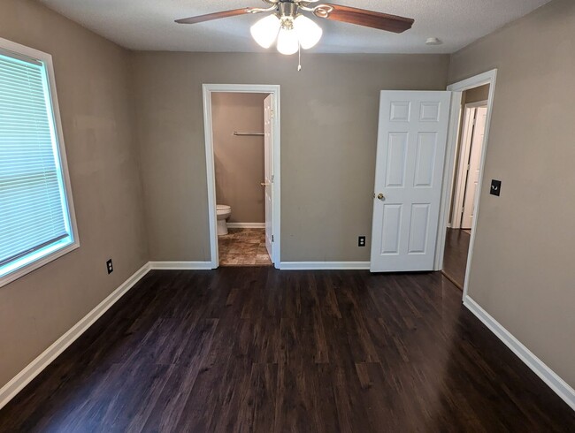 Building Photo - So CLEAN and AFFORDABLE~