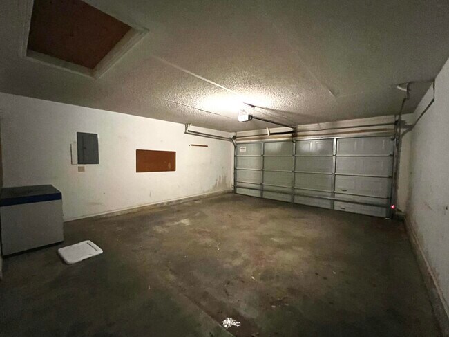Building Photo - 5908 10th Dr