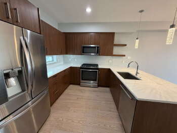 Building Photo - 2-Bed/2.5 Bath Townhouse with 2 car garage! Upper level deck with views!
