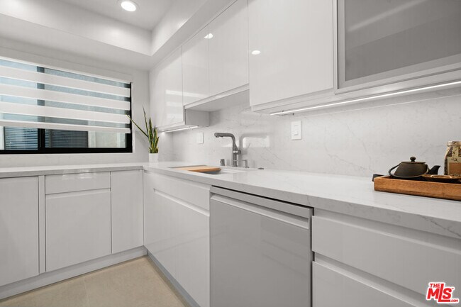 Building Photo - 9509 W Olympic Blvd