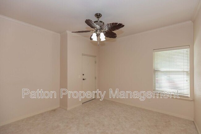 Building Photo - 6910 Logan Pl