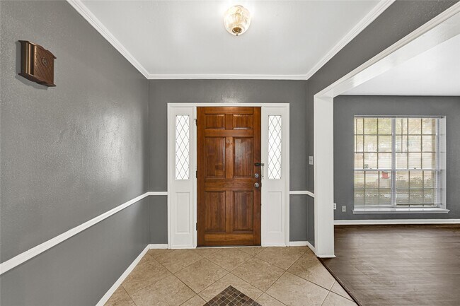 Building Photo - 225 St Cloud Dr