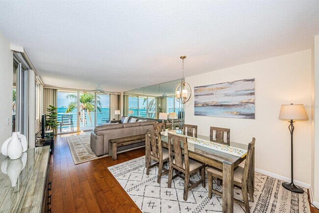 Building Photo - 6105 Bahia Del Mar Cir N