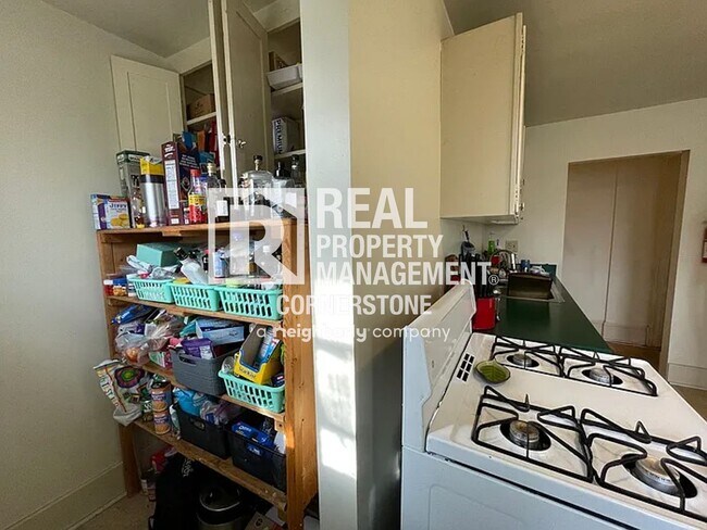 Building Photo - 808 W Kalamazoo Ave