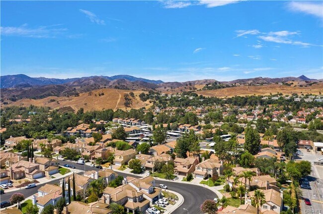 Building Photo - BEAUTIFUL LONE OAK HOME IN CALABASAS!