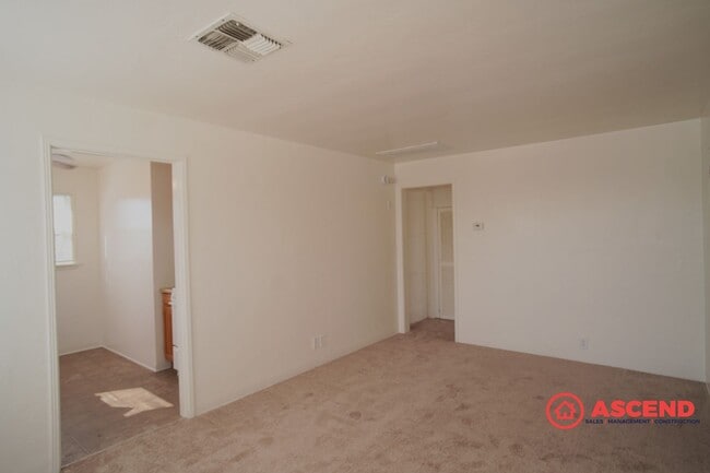 Building Photo - 2301 Olympic Dr