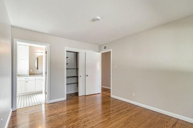Building Photo - Remodeled 6-Bedroom House