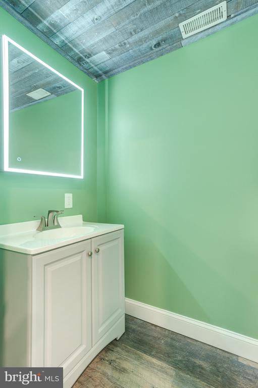 Building Photo - 2643 N Mascher St