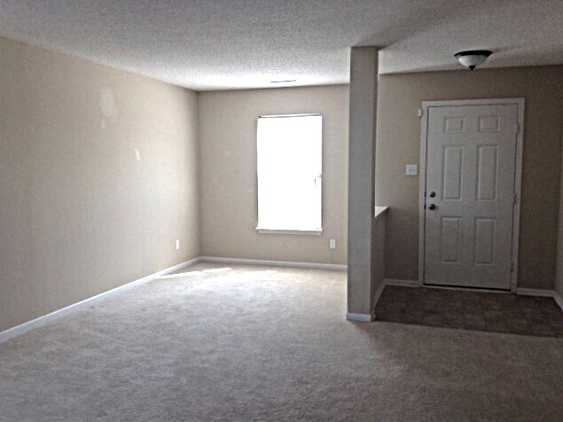 Building Photo - 608 Waterford Way