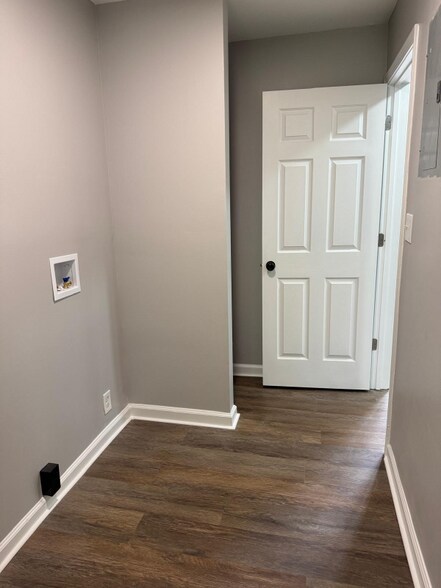 Building Photo - 1542 E Perry St