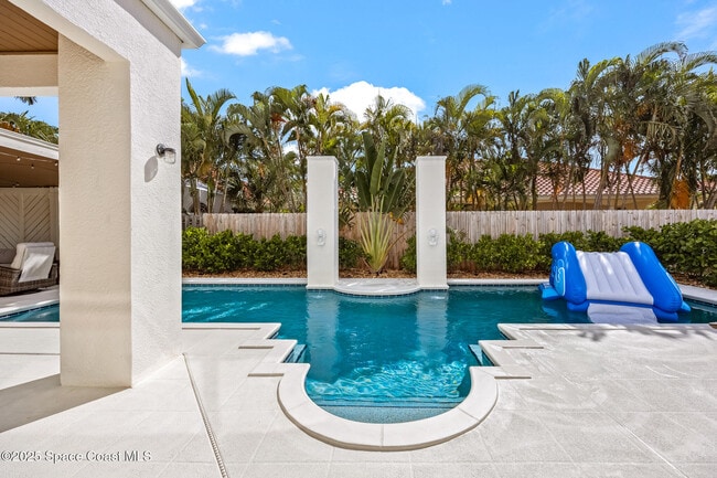 Building Photo - 385 Newport Dr