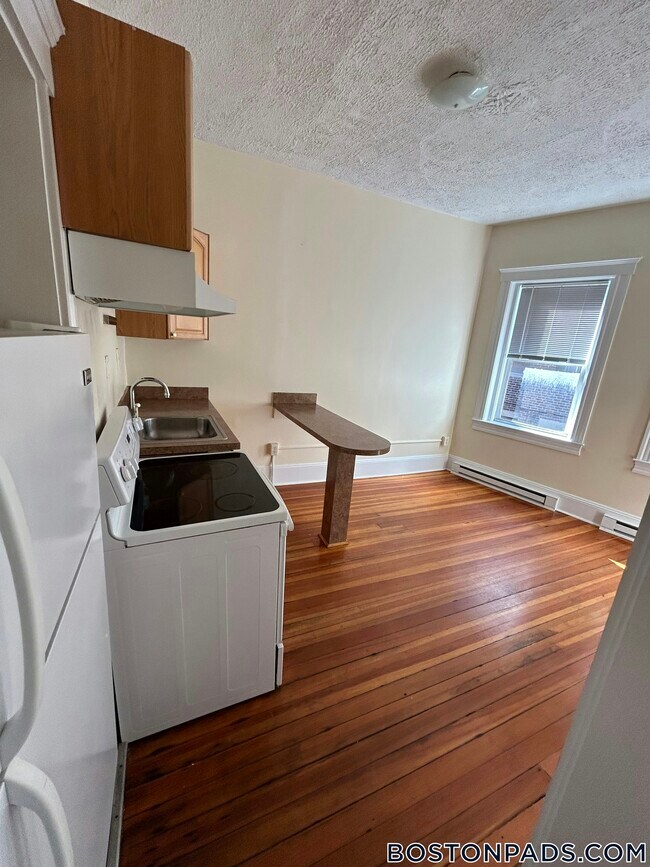 Building Photo - 883 Huntington Ave