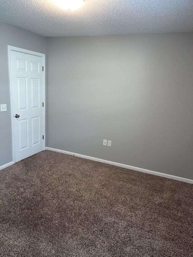 Building Photo - 149 Lancaster Way