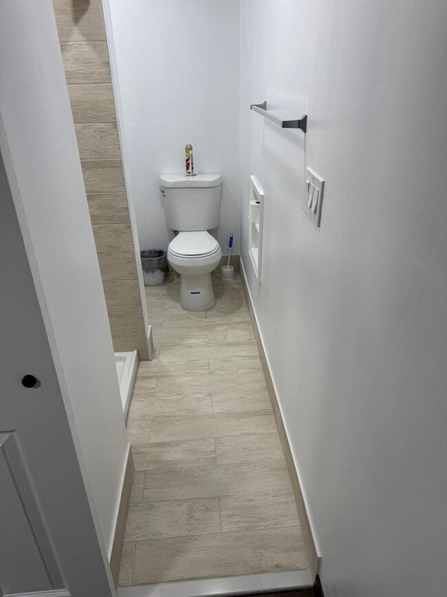 Building Photo - 1 Bed 1 bath Efficiency