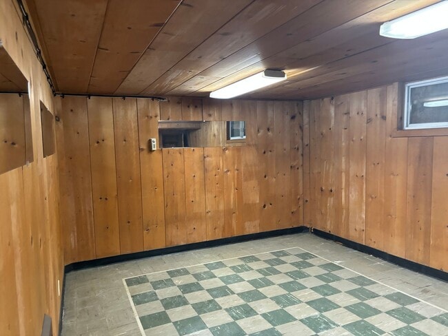 Building Photo - Downtown Roseburg 2 bedroom home