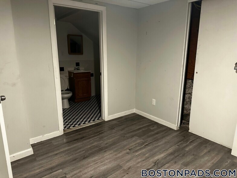 Building Photo - 195 Maverick St