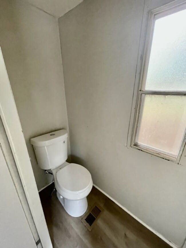 Building Photo - Adorable 3 bedroom 1.5 bath Mobile Home lo...