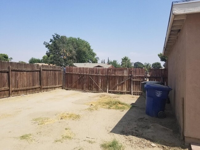 Building Photo - Ready to move in 3 bed/2 bath