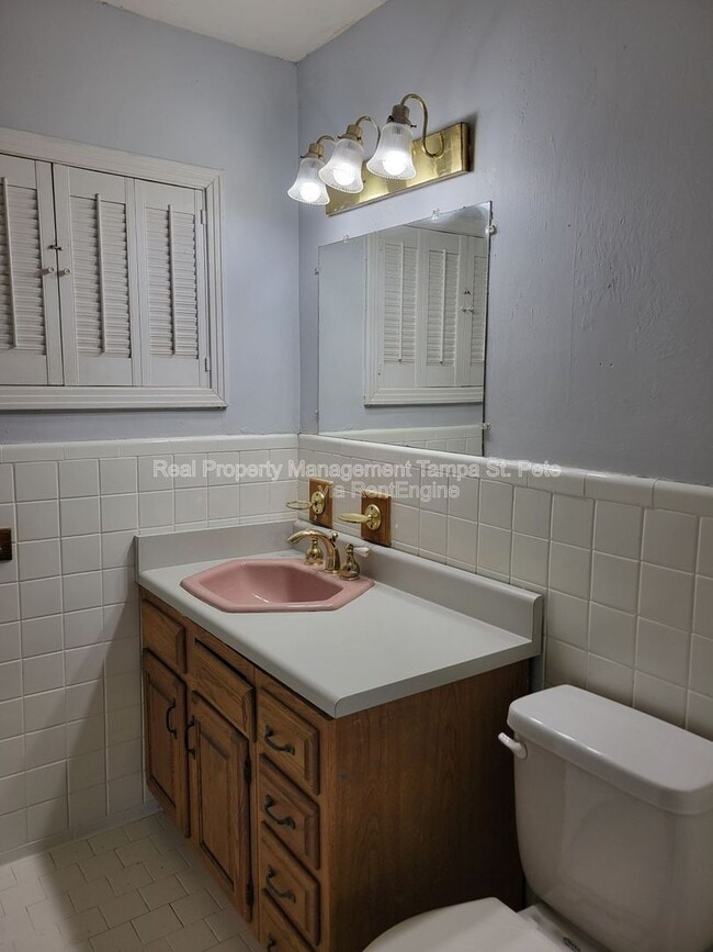 Building Photo - 4311 S Thatcher Ave