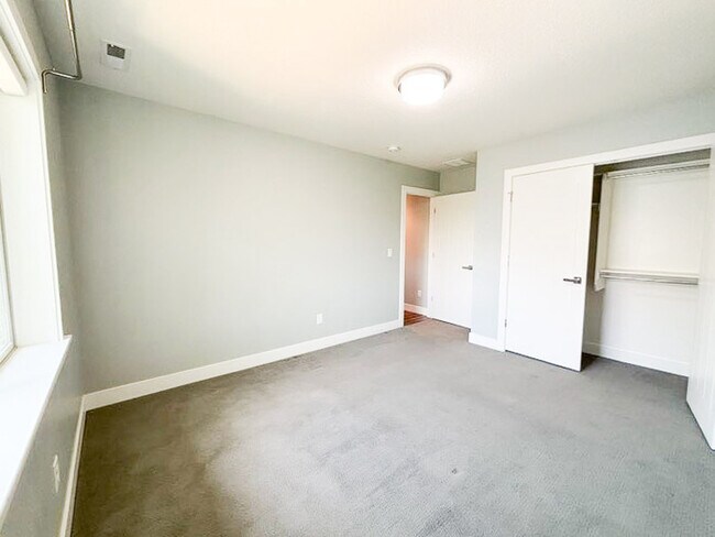 Building Photo - Luxury 5-Bedroom Rental with Pool, Finishe...