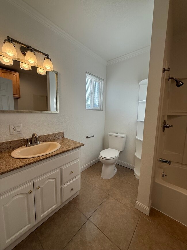 Building Photo - 3158 Juanita St