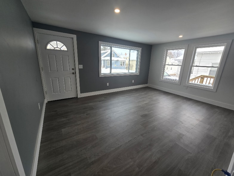 Building Photo - 68 High St