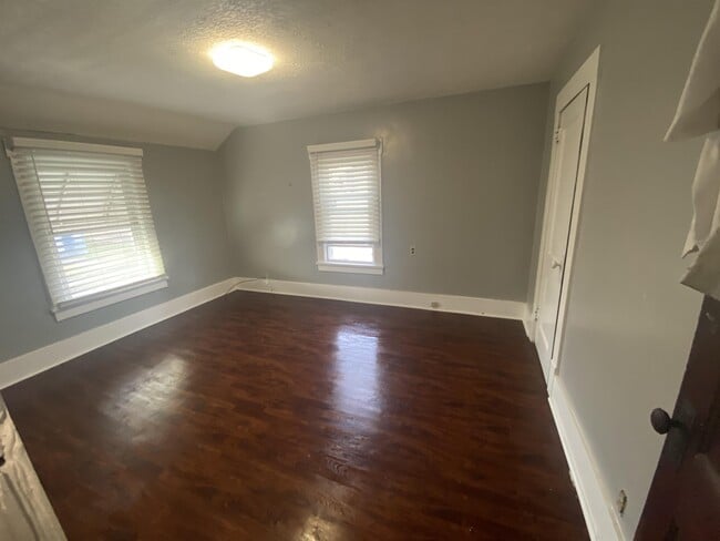 Building Photo - 1004 Bedford Ave SW