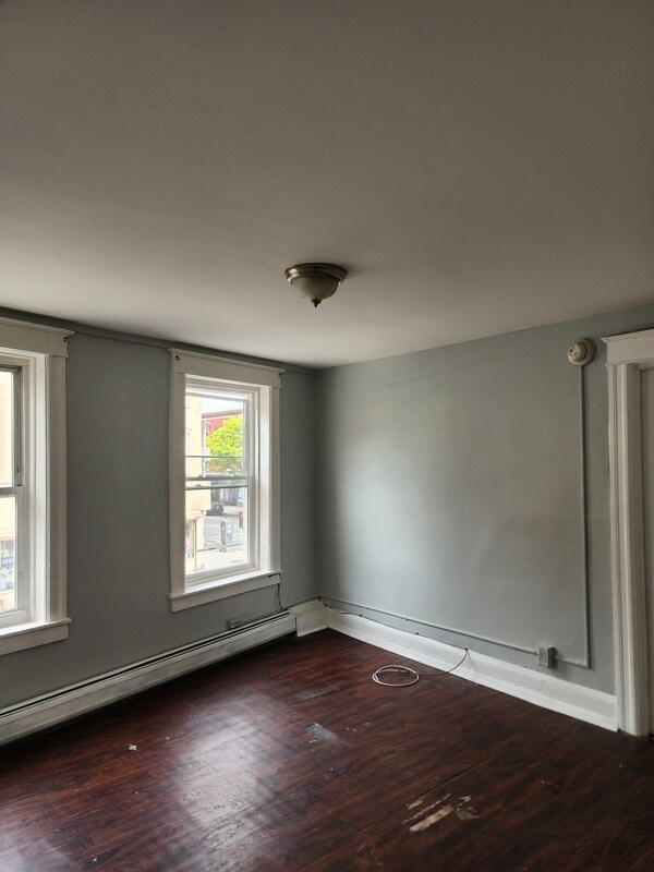 Building Photo - 468 Main St
