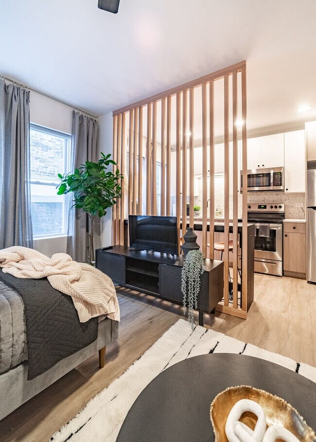 Building Photo - 3546 N Southport Ave