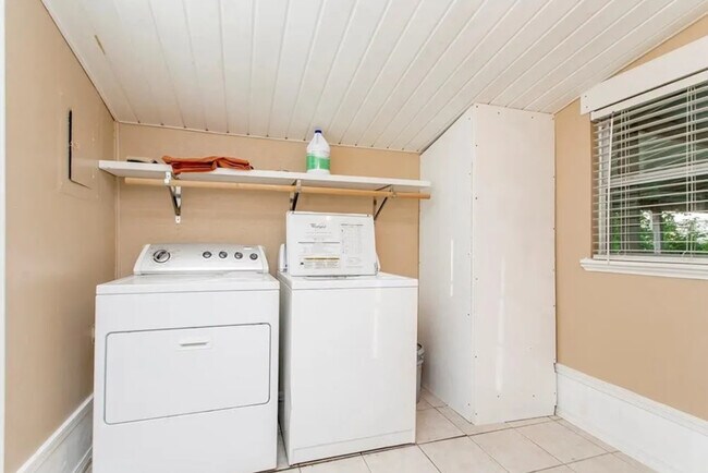 Building Photo - 201 Dixie Dr