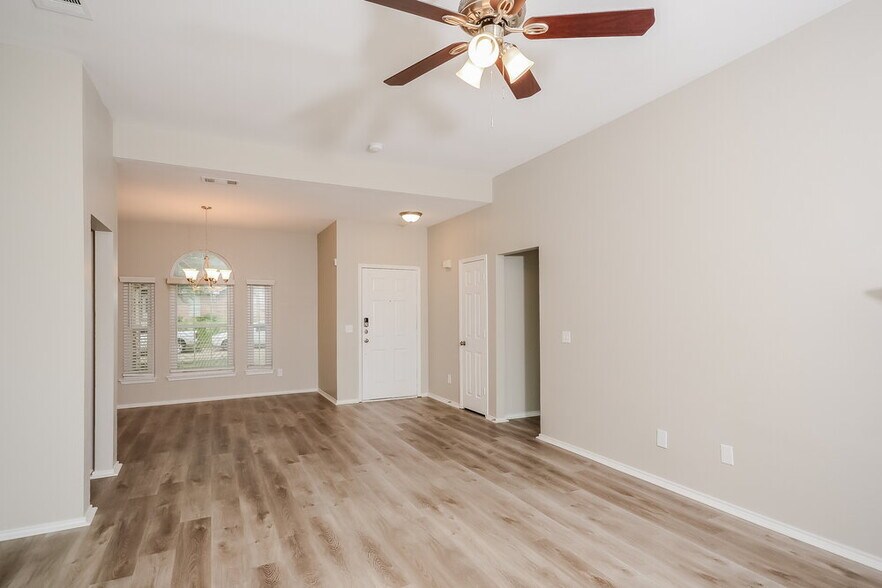 Building Photo - 104 S Rolling Meadow Dr