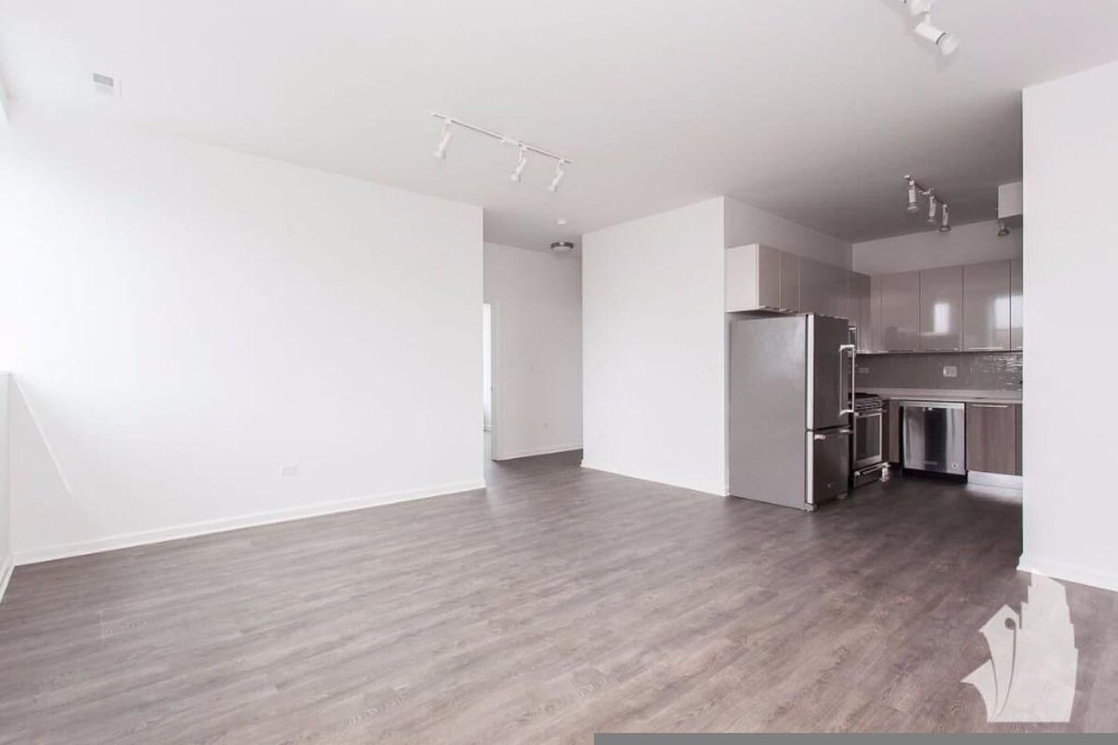 Building Photo - 931 W Dakin St