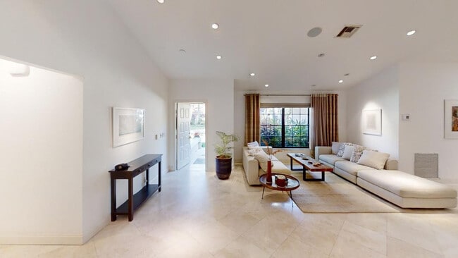 Building Photo - 2899 NW 26th Ave