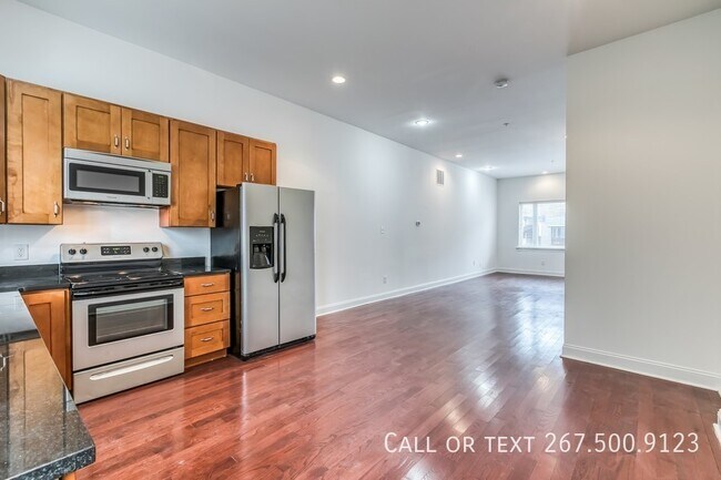 Building Photo - 1456 E Columbia Ave
