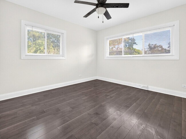 Building Photo - 800 Ridgemoor Dr
