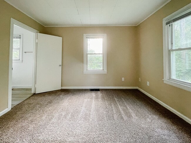 Building Photo - Coming Soon! Cozy 2 Bed / 1 Bath Home — Pet Friendly!