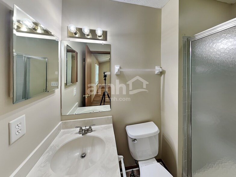 Building Photo - 1333 Sandrell Dr