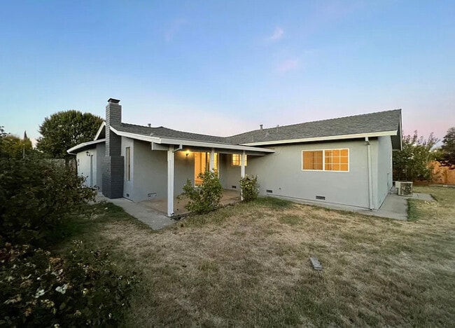 Building Photo - 280 W Tuolumne Rd