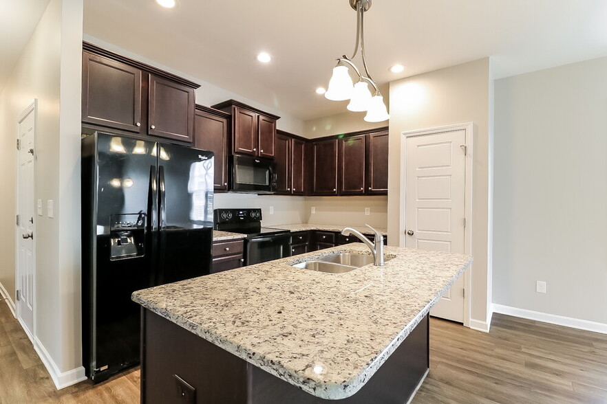 Building Photo - 53 Manito Pl