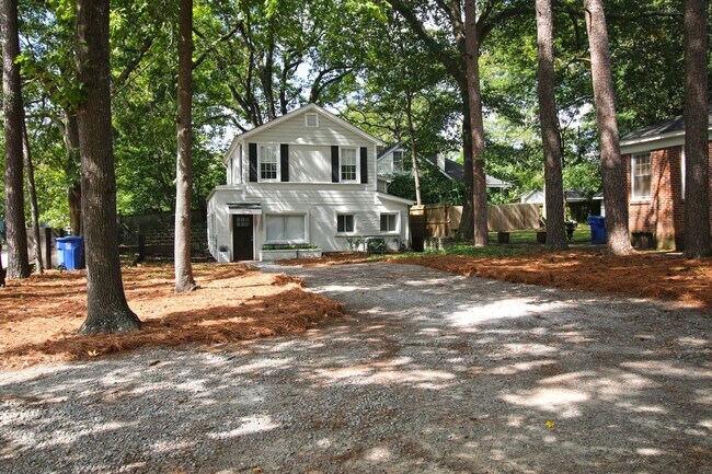 Building Photo - Spacious Student Home in Melrose Heights –...
