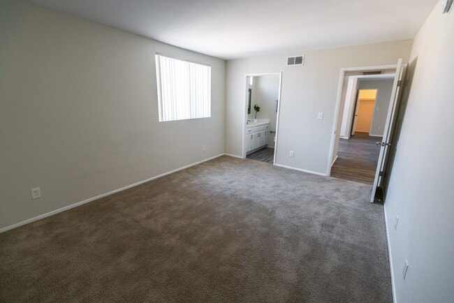 Interior Photo - 6651 Haskell Ave