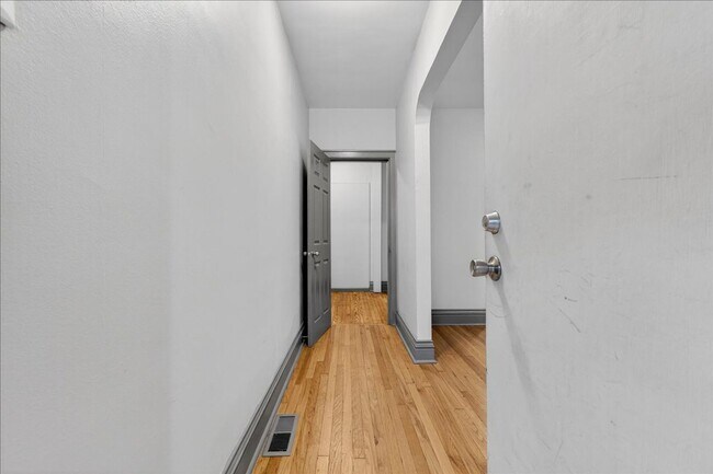 Building Photo - 4621 Quincy St